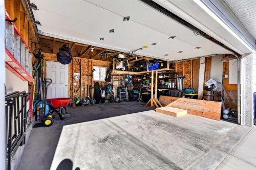 3336 39 Street Sw, Calgary, AB - Indoor Photo Showing Garage