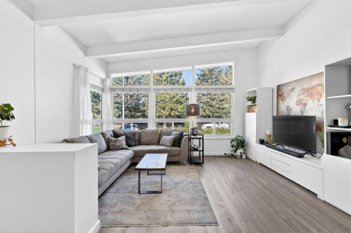 3336 39 Street Sw, Calgary, AB - Indoor Photo Showing Living Room