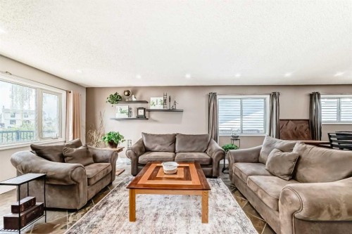 11 Huntstrom Place Ne, Calgary, AB - Indoor Photo Showing Living Room