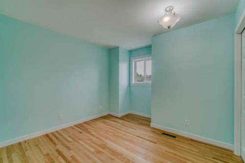 8286 Edgebrook Drive Nw, Calgary, AB - Indoor Photo Showing Other Room