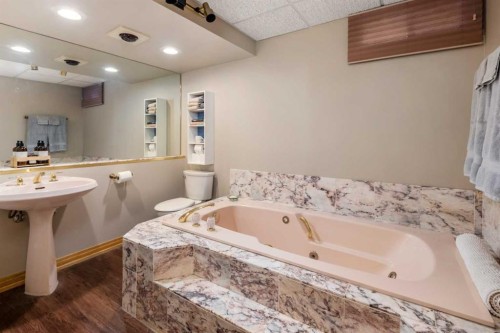 14519 Parkside Drive Se, Calgary, AB - Indoor Photo Showing Bathroom