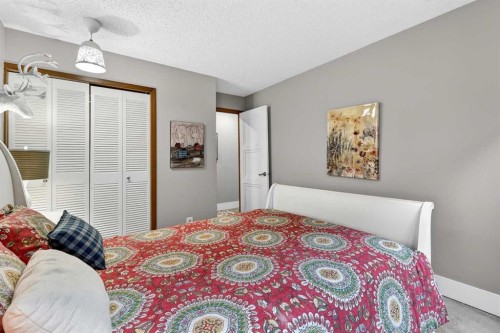832-860 Midridge Drive Se, Calgary, AB - Indoor Photo Showing Bedroom