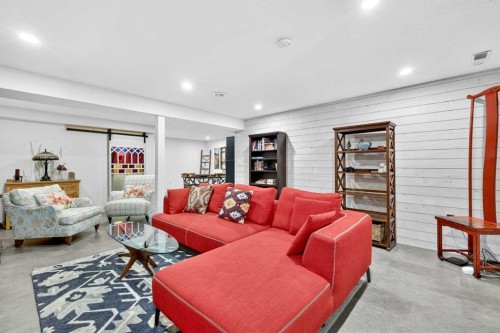 832-860 Midridge Drive Se, Calgary, AB - Indoor Photo Showing Living Room
