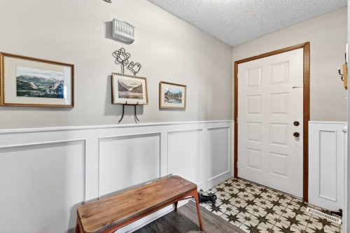 832-860 Midridge Drive Se, Calgary, AB - Indoor Photo Showing Other Room