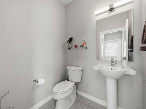 153 Chelsea Drive, Chestermere, AB - Indoor Photo Showing Bathroom