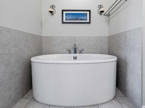 153 Chelsea Drive, Chestermere, AB - Indoor Photo Showing Bathroom