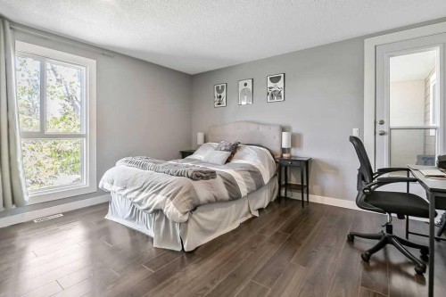 818-13104 Elbow Drive Sw, Calgary, AB - Indoor Photo Showing Bedroom