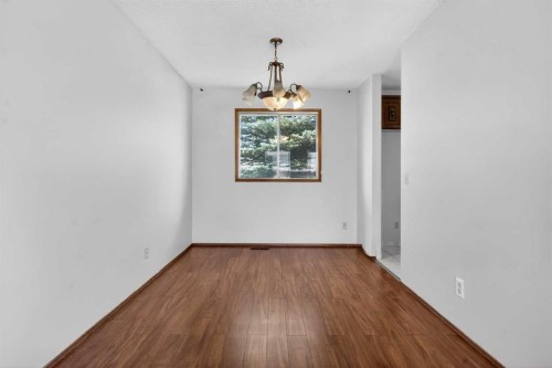123 Rundleridge Way Ne, Calgary, AB - Indoor Photo Showing Other Room