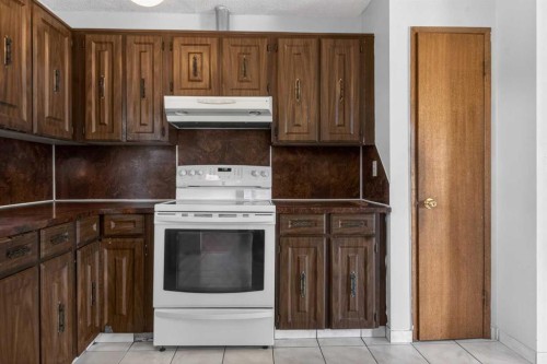 123 Rundleridge Way Ne, Calgary, AB - Indoor Photo Showing Kitchen