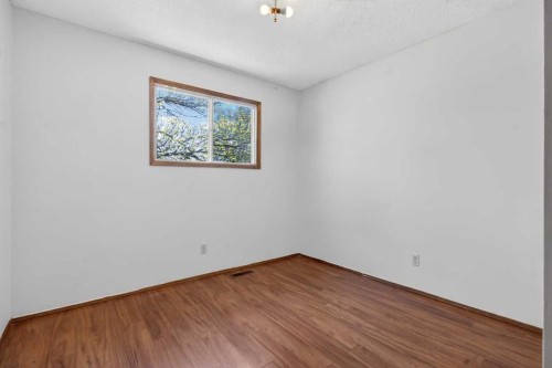123 Rundleridge Way Ne, Calgary, AB - Indoor Photo Showing Other Room