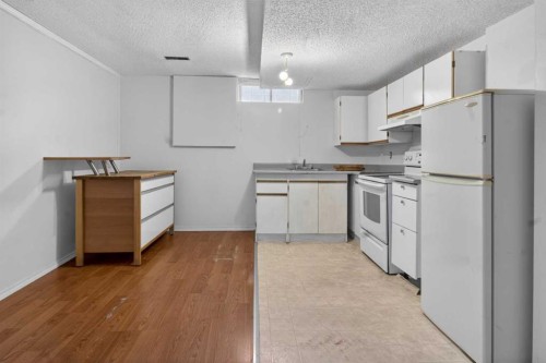 123 Rundleridge Way Ne, Calgary, AB - Indoor Photo Showing Kitchen