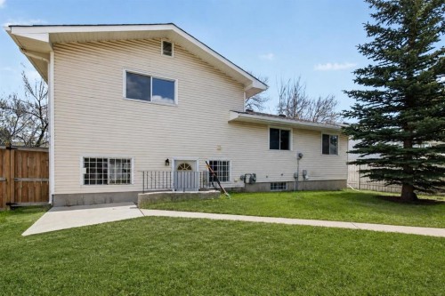 123 Rundleridge Way Ne, Calgary, AB - Outdoor With Exterior
