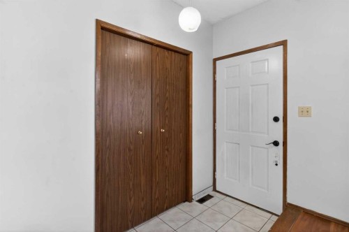 123 Rundleridge Way Ne, Calgary, AB - Indoor Photo Showing Other Room