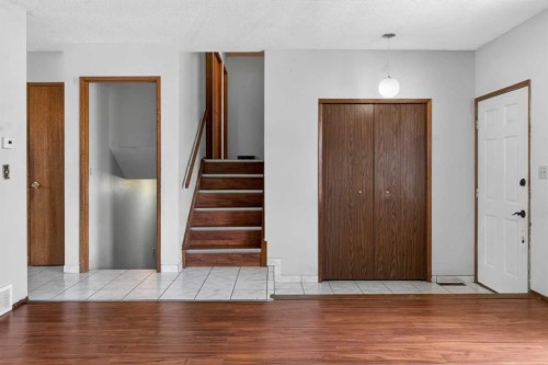 123 Rundleridge Way Ne, Calgary, AB - Indoor Photo Showing Other Room