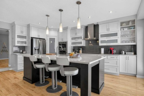 12 Wood Crescent Sw, Calgary, AB - Indoor Photo Showing Kitchen With Upgraded Kitchen