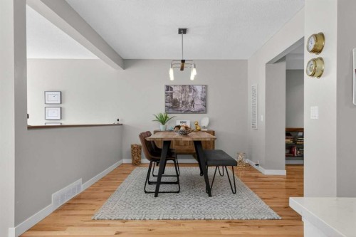 12 Wood Crescent Sw, Calgary, AB - Indoor