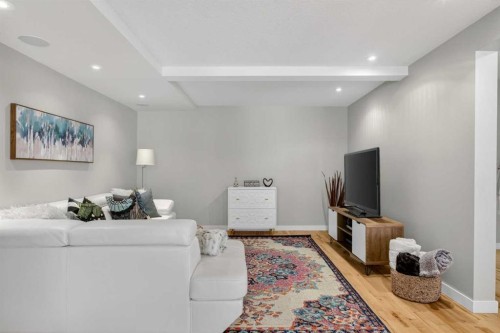 12 Wood Crescent Sw, Calgary, AB - Indoor