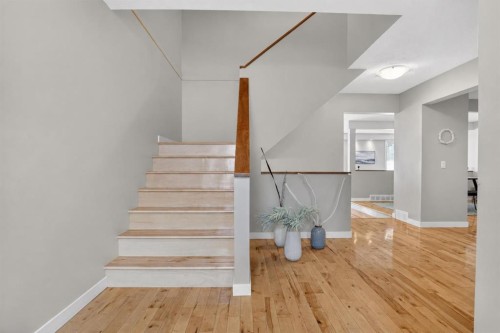 12 Wood Crescent Sw, Calgary, AB - Indoor Photo Showing Other Room
