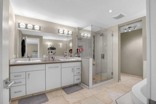 12 Wood Crescent Sw, Calgary, AB - Indoor Photo Showing Bathroom