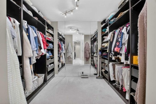 12 Wood Crescent Sw, Calgary, AB - Indoor With Storage