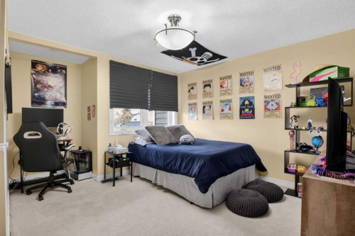 12 Wood Crescent Sw, Calgary, AB - Indoor Photo Showing Bedroom