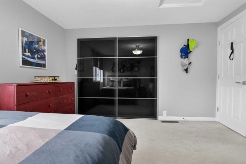 12 Wood Crescent Sw, Calgary, AB - Indoor Photo Showing Bedroom