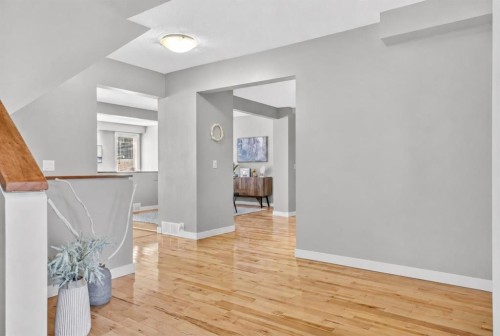 12 Wood Crescent Sw, Calgary, AB - Indoor Photo Showing Other Room