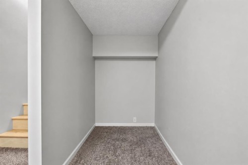 12 Wood Crescent Sw, Calgary, AB - Indoor Photo Showing Other Room