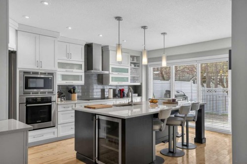 12 Wood Crescent Sw, Calgary, AB - Indoor Photo Showing Kitchen With Upgraded Kitchen