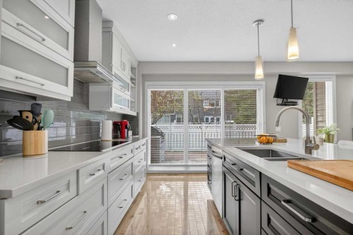 12 Wood Crescent Sw, Calgary, AB - Indoor Photo Showing Kitchen With Double Sink With Upgraded Kitchen
