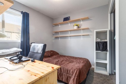 102 Cimarron Trail, Okotoks, AB - Indoor Photo Showing Bedroom
