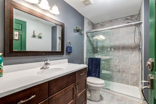 102 Cimarron Trail, Okotoks, AB - Indoor Photo Showing Bathroom