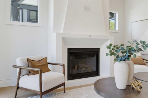 2032 52 Avenue Sw, Calgary, AB 
