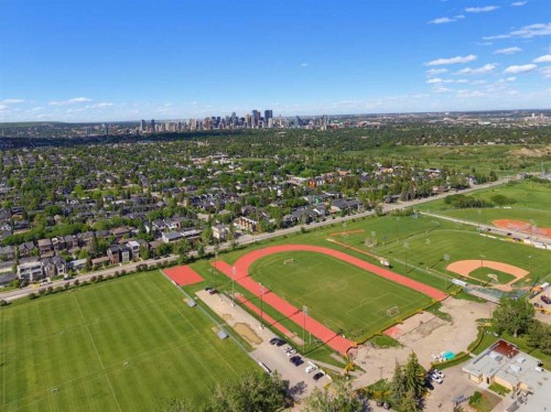 2032 52 Avenue Sw, Calgary, AB 