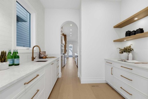 2032 52 Avenue Sw, Calgary, AB 