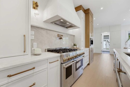 2032 52 Avenue Sw, Calgary, AB 