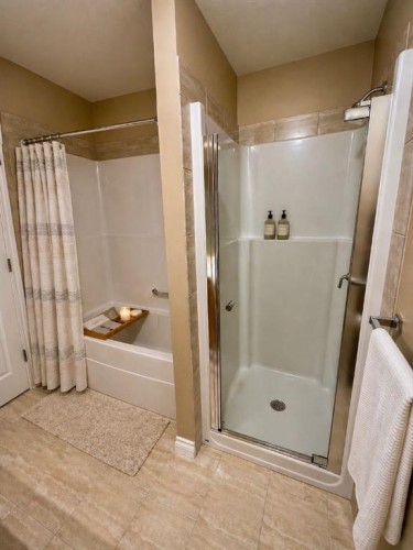 4107-24 Hemlock Crescent Sw, Calgary, AB - Indoor Photo Showing Bathroom