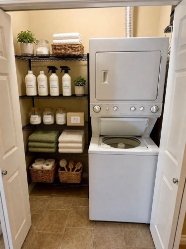 4107-24 Hemlock Crescent Sw, Calgary, AB - Indoor Photo Showing Laundry Room