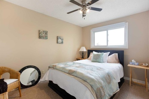 15 Bearberry Crescent Nw, Calgary, AB - Indoor Photo Showing Bedroom