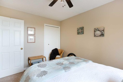 15 Bearberry Crescent Nw, Calgary, AB - Indoor Photo Showing Bedroom