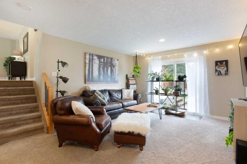 15 Bearberry Crescent Nw, Calgary, AB - Indoor Photo Showing Living Room