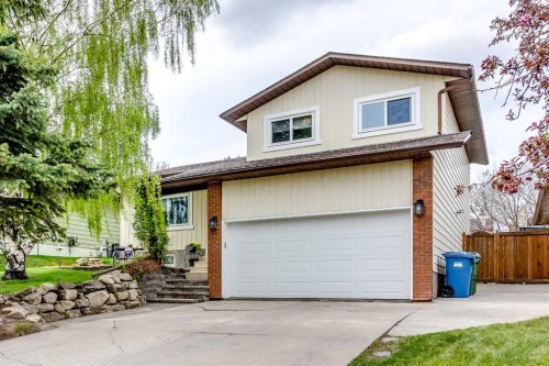 15 Bearberry Crescent Nw, Calgary, AB - Outdoor With Exterior