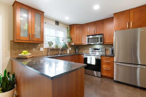 15 Bearberry Crescent Nw, Calgary, AB - Indoor Photo Showing Kitchen With Stainless Steel Kitchen