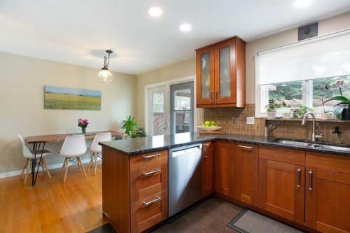 15 Bearberry Crescent Nw, Calgary, AB - Indoor Photo Showing Kitchen With Double Sink