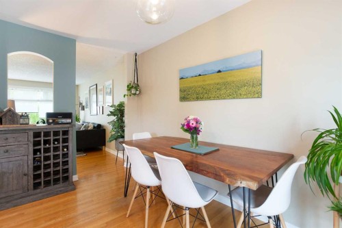 15 Bearberry Crescent Nw, Calgary, AB - Indoor Photo Showing Dining Room