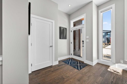 4905 21 Street Sw, Calgary, AB - Indoor Photo Showing Other Room