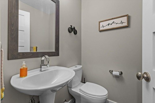 2-817 4Th Street, Canmore, AB - Indoor Photo Showing Bathroom