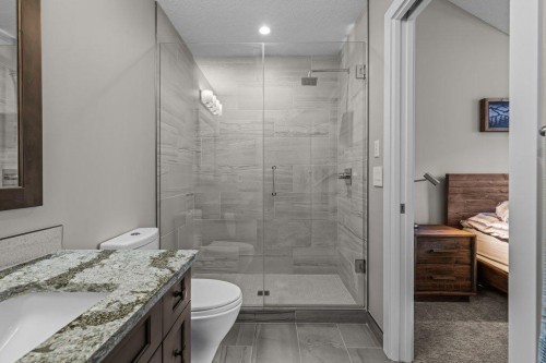 2-817 4Th Street, Canmore, AB - Indoor Photo Showing Bathroom