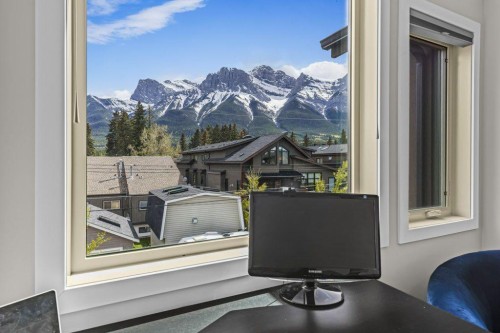 2-817 4Th Street, Canmore, AB - 