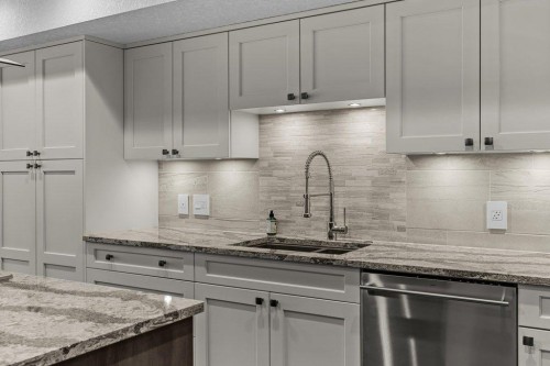 2-817 4Th Street, Canmore, AB - Indoor Photo Showing Kitchen With Upgraded Kitchen